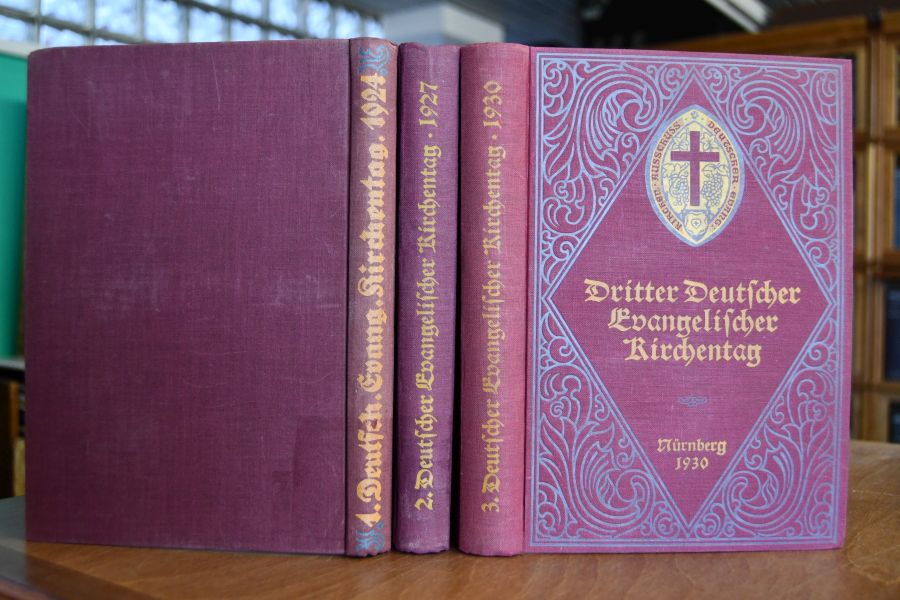 Verhandlungen des ersten Deutschen Evangelischen Kirchentages 1924, Bethel-Bielefeld 14.-17. VI. 1924; Verhandlungen des zweiten Deutschen Evangelischen Kirchentages 1927, Königsberg i.Pr. 17.-21. Juni 1927; Verhandlungen des dritten Deutschen Evangelischen Kirchentages 1930, Nürnberg 26. bis 30. Juni 1930.