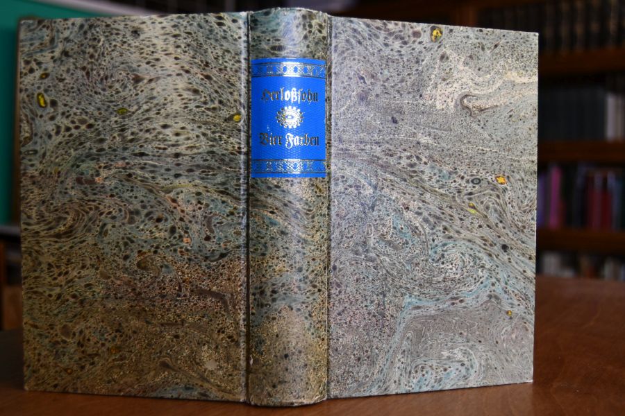 Vier Farben, das heisst, die deutschen Spielkarten in ihrer symbolischen Bedeutung beschrieben und erklärt von Susanna Rümpler. Ans Licht befördert durch C. Herlosssohn