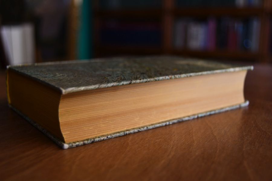 Vier Farben, das heisst, die deutschen Spielkarten in ihrer symbolischen Bedeutung beschrieben und erklärt von Susanna Rümpler. Ans Licht befördert durch C. Herlosssohn