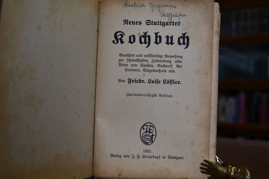 Neues Stuttgarter Kochbuch. Bewährte und vollständige Anweisung zur schmackhaften Zubereitung aller Arten von Speisen, Bachwerk, Gefrorenem, Eingemachtem usw.