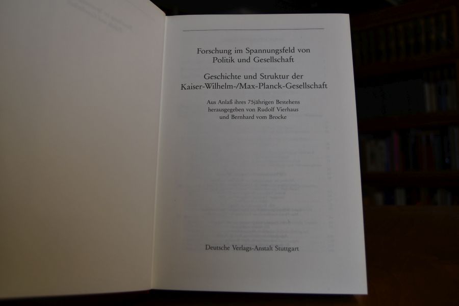 Forschung im Spannungsfeld von Politik und Gesellschaft. Geschichte und Struktur der Kaiser-Wilhelm-./ Max-Planck-Gesellschaft.