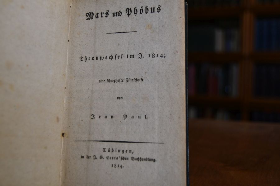 Mars und Phöbus. Thronwechsel im J. 1814; eine scherzhafte Flugschrift. Beigebunden Freiheits-Büchlein oder dessen verbotene Zueignung an den regierenden Herzog August von Sachsen-Gotha; dessen Briefwechsel mit ihm; und die Abhandlung über die Preßfreiheit. Tübingen, Cotta, 1805, 138 (recte 128) S.