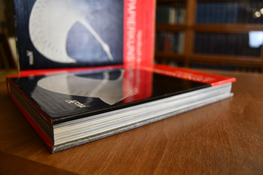 Handbuch der Papierkunst. Anleitung und Beispiele zum kunsthandwerklichen Arbeiten mit Papier.