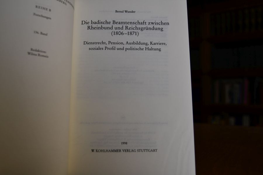 Die badische Beamtenschaft zwischen Rheinbund und Reichsgründung (1806 - 1871). Dienstrecht, Pension, Ausbildung, Karriere, soziales Profil und politische Haltung.