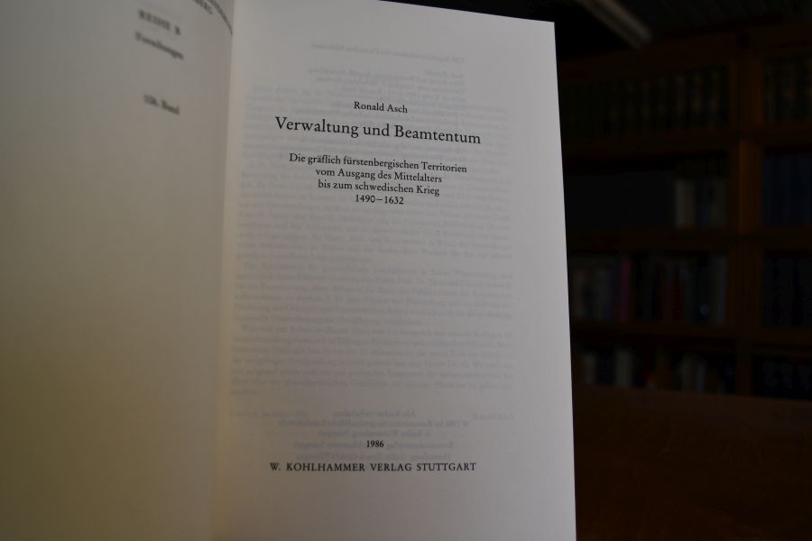 Verwaltung und Beamtentum. Die gräflich-fürstenbergischen Territorien vom Ausgang des Mittelalters bis zum schwedischen Krieg 1490 - 1632.