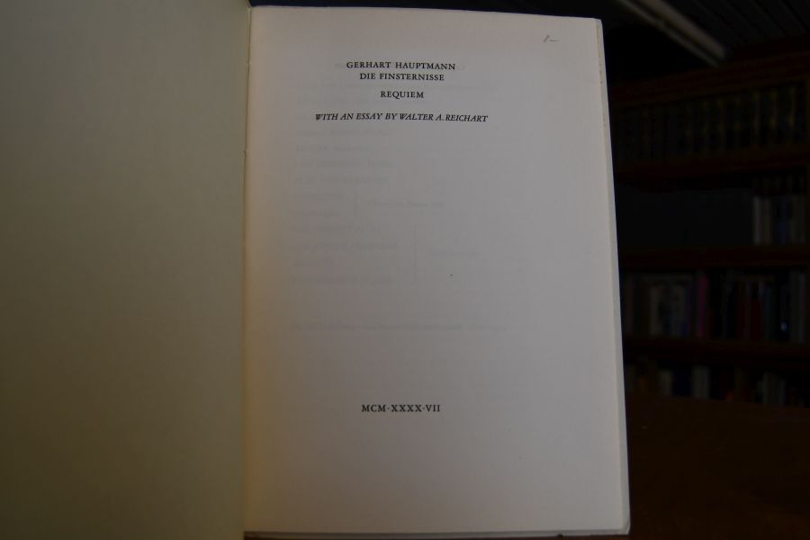 Die Finsternisse, Requiem with an Essay by Walter A. Reichart.