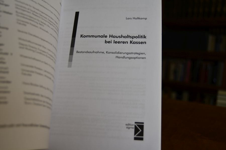 Kommunale Haushaltspolitik bei leeren Kassen. Bestandsaufnahme, Konsolidierungsstrategien, Handlungsoptionen.