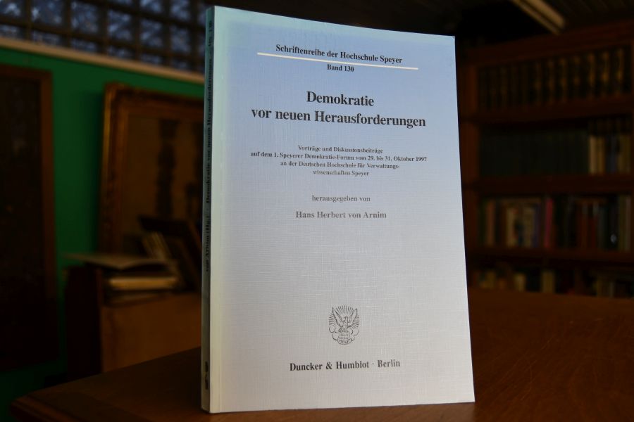Demokratie vor neuen Herausforderungen. Vorträge und Diskussionsbeiträge auf dem 1. Speyerer Demokratie-Forum vom 29. bis 31. Oktober 1997 an der Deutschen Hochschule für Verwaltungswissenschaften Speyer.