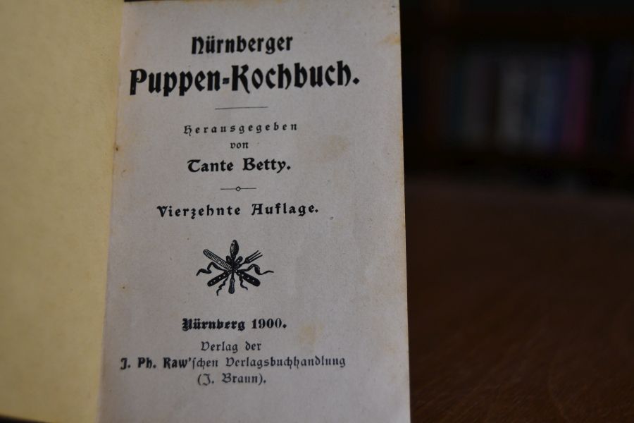 Nürnberger Puppen-Kochbuch. Herausgegeben von Tante Betty.