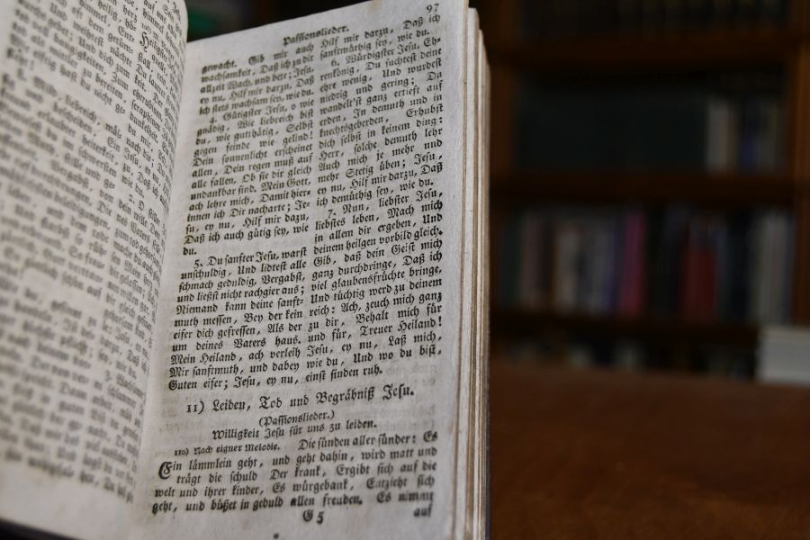 Württembergisches Gesangbuch, zum Gebrauch für Kirchen und Schulen von dem Königlichen Synodus nach dem Bedürfniß der gegenwärtigen Zeit eingerichtet.