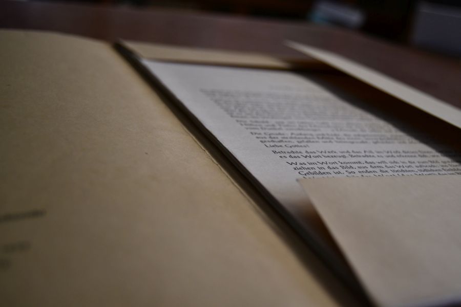 Am Anfang schuf Gott Himmel und Erde. Eine Bildexegese zum biblischen Schöpfungssbericht.