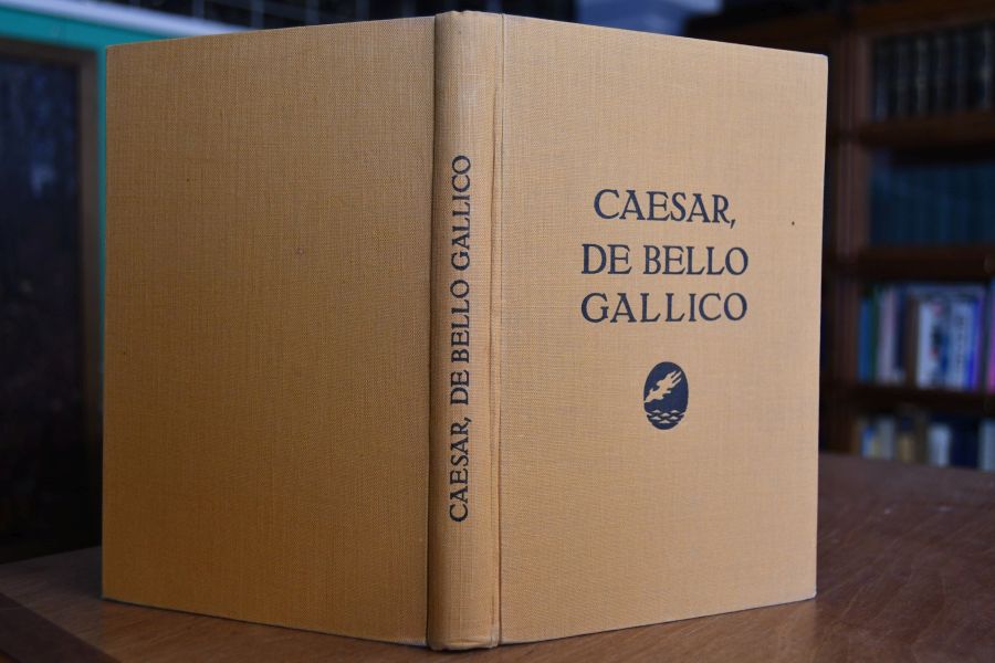 C. Iulii Caesaris Commentarii de Bello Gallico. Zum Schulgebrauch mit Anmerkungen herausgegeben von Hermann Rheinhard. Neu bearbeitet von Reinhold Rau.