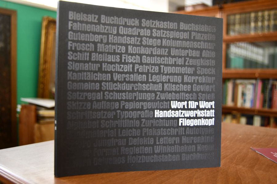 Wort für Wort. Handpressendrucke und TypoGrafiken von Christa Schwarztrauber.