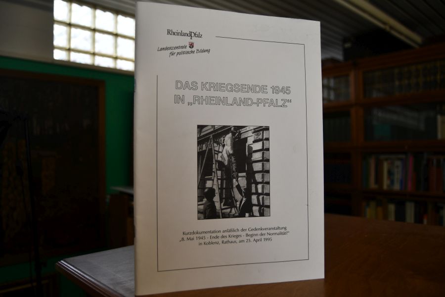 Das Kriegsende 1945 in "Rheinland-Pfalz". Kurzdokumentation anläßlich der Gedenkveranstaltung "8. Mai 1945 - Ende des Krieges - Beginn der Normalität?" in Koblenz, Rathaus, am 25. April 1945.