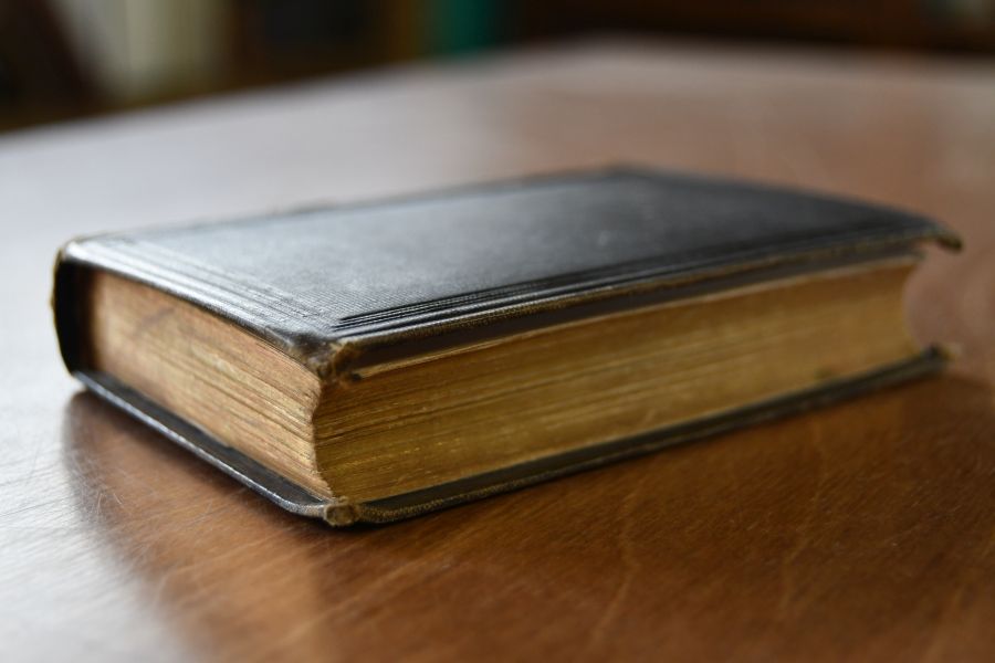 Vier Bücher von der Nachfolge Christi. Aus der lateinischen Urschrift des Thomas von Kempen für evangelische Christen bearbeitet von einem Geistlichen. Nebst einem Anhang von Morgen- und Abend-, Buß-, Beicht- und Kommunion-Gebeten.
