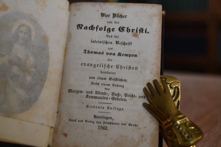 Vier Bücher von der Nachfolge Christi. Aus der lateinischen Urschrift des Thomas von Kempen für evangelische Christen bearbeitet von einem Geistlichen. Nebst einem Anhang von Morgen- und Abend-, Buß-, Beicht- und Kommunion-Gebeten.