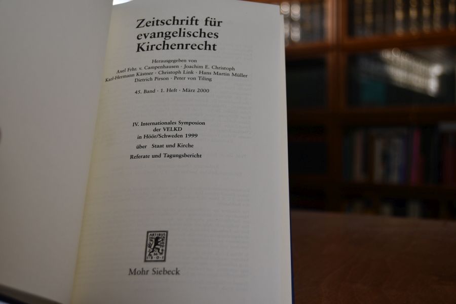 Zeitschrift für evangelisches Kirchenrecht, 45. Jahrgang, 1. Heft. IV. Internationales Symposion der VELKD in Höör/Schweden 1999 über Staat und Kirche. Referate und Tagungsbericht.