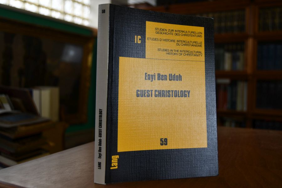 Guest christology. An interpretative view of the christolog. problem in Africa.