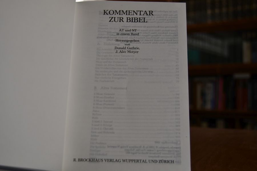 Kommentar zur Bibel. AT und NT in einem Band.