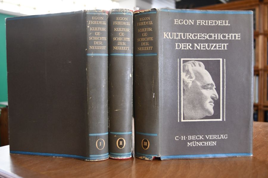 Kulturgeschichte der Neuzeit. Die Krisis der Europäischen Seele von der Schwarzen Pest bis zum Ersten Weltkrieg. Bde. 1-3 (komplett). Band 1 Einleitung. Renaissance und Reformation. Band 2 Barock und Rokoko. Aufklärung und Revolution. Band 3 Romantik und Liberalismus. Imperialismus und Impressionismus.