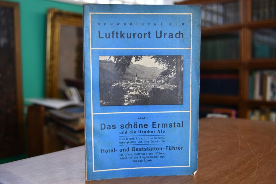 Das schöne Ermstal und die Uracher Alb. Geschichtliches, Führung durch Stadt und Umgebung, Hotel- und Gaststätten-Verzeichnis.