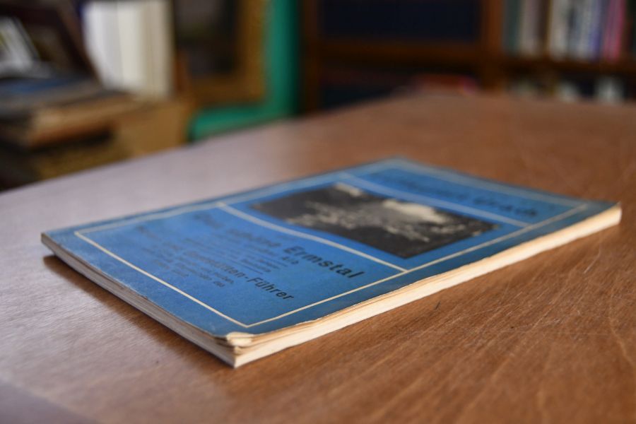 Das schöne Ermstal und die Uracher Alb. Geschichtliches, Führung durch Stadt und Umgebung, Hotel- und Gaststätten-Verzeichnis.