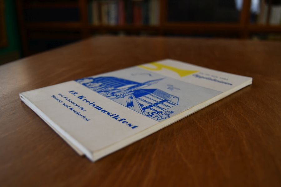 Festschrift zum 13. Kreismusikfest des Kreises Ehingen mit Heimat- und Kinderfest vom 25.-27. Juli 1964 verbunden mit der Fahnenweihe des Musikvereins Oggelsbeuren.