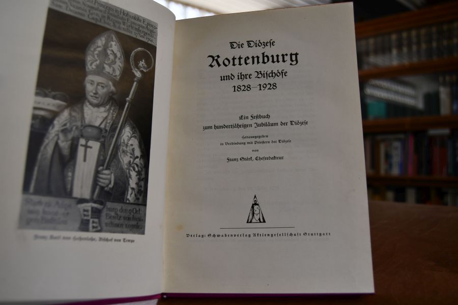 Die Diözese Rottenburg und ihre Bischöfe 1828-1928. Ein Festbuch zum hundertjährigen Jubiläum der Diözese.