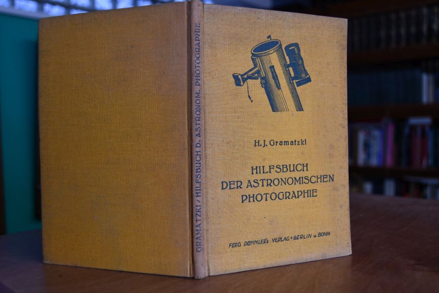 Hilfsbuch der astronomischen Photographie