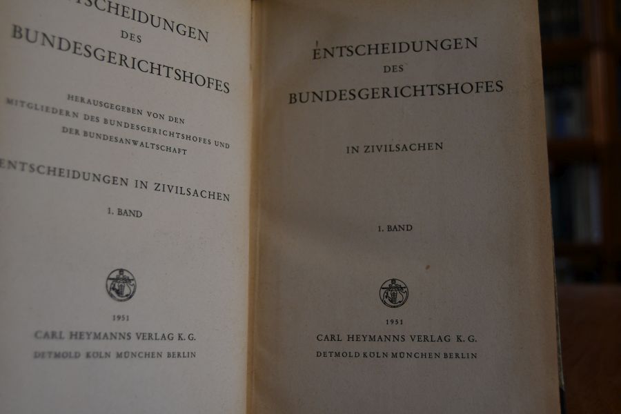 Entscheidungen des Bundesgerichtshofes in Zivilsachen Band 1 - Band 222. Von Bd. 1 bis Bd. 210 jeweils mit dem Zehnjahresregister. Insgesamt 243 Bände.