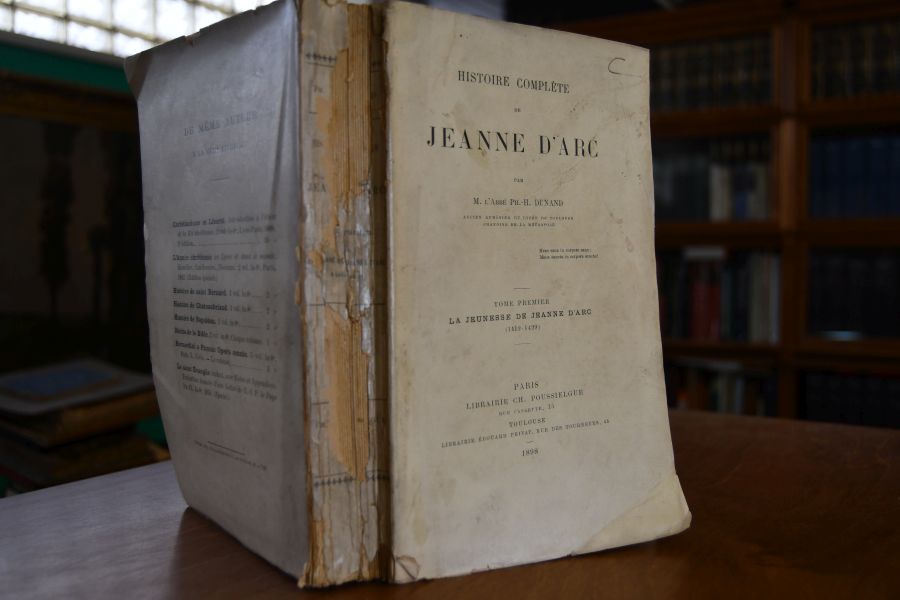Histoire complete de Jeanne d`Arc. Tome premier-troisieme La Jeunesse de Jeanne d`Arc (1412-1429), La Mission de Jeanne d`Arc (1429-1431), De la Mission de Jeanne d`Arc (1431-1456).
