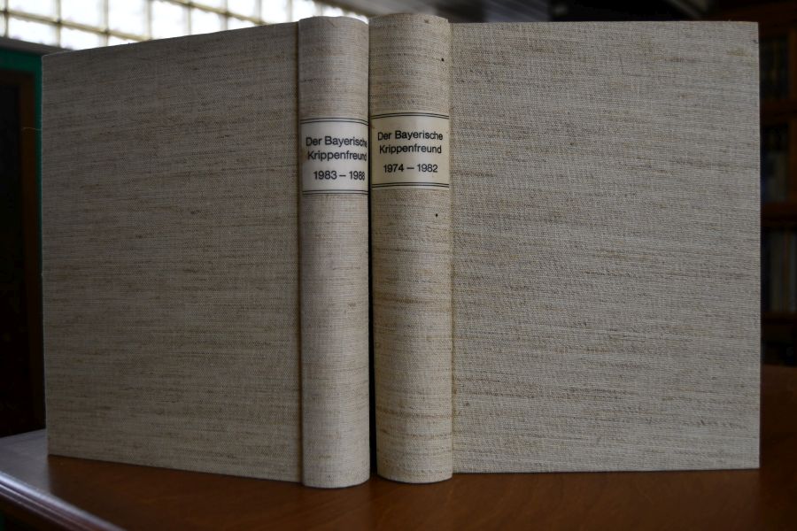 Der Bayerische Krippenfreund. Nr. 210 (Dezember 1974) - Nr. 266 (Dezember 1988) in zwei Bände gebunden.