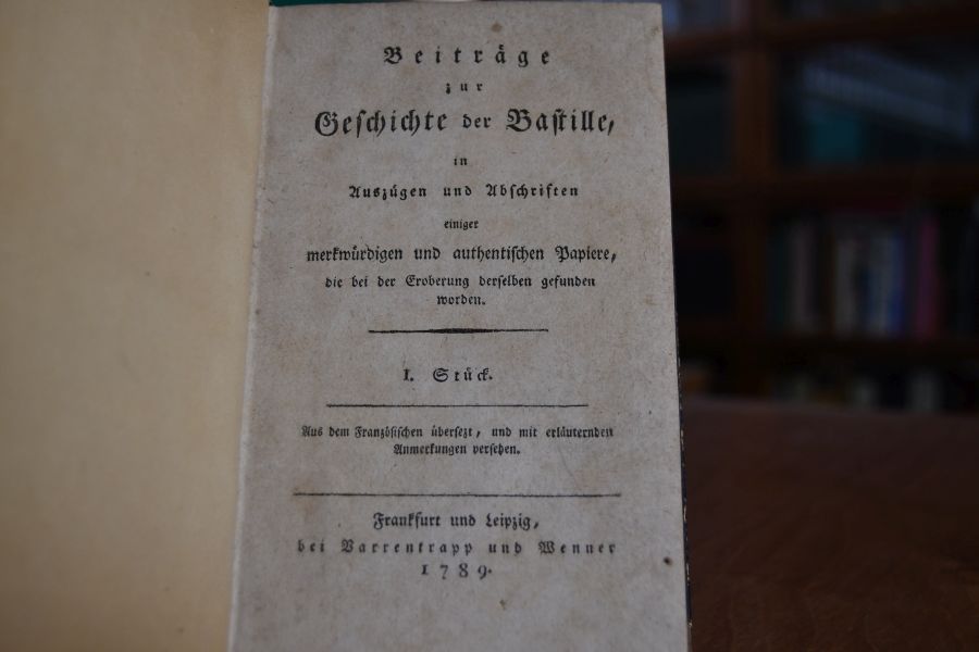 Beiträge zur Geschichte der Bastille in Auszügen und Abschriften einiger merkwürdigen und authentischen Papiere,die bei der Eroberung derselben gefunden wurden. 3 Stücke in einem Band.