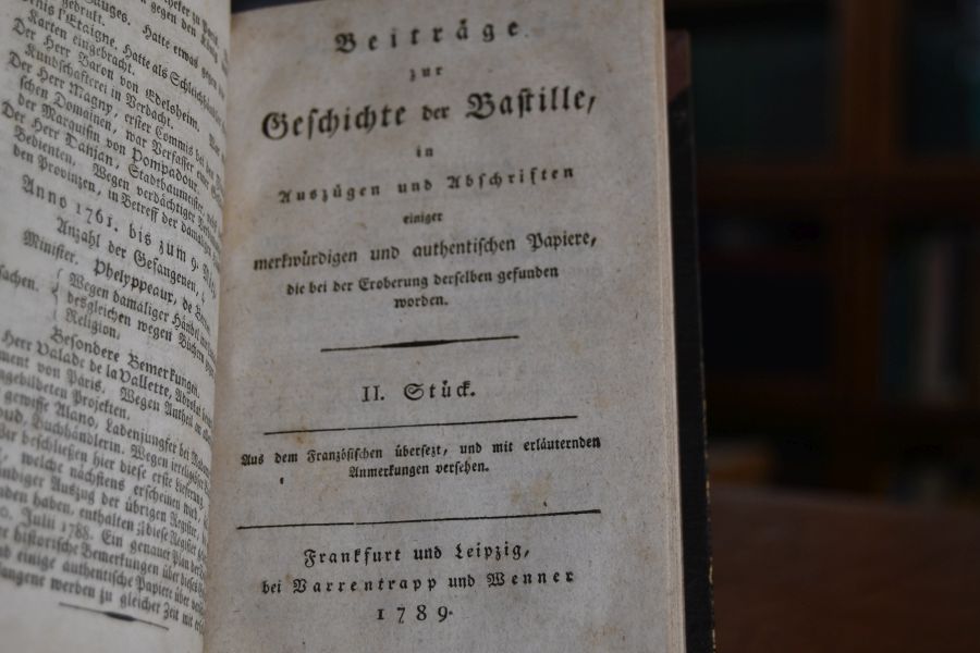 Beiträge zur Geschichte der Bastille in Auszügen und Abschriften einiger merkwürdigen und authentischen Papiere,die bei der Eroberung derselben gefunden wurden. 3 Stücke in einem Band.