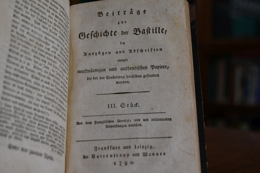 Beiträge zur Geschichte der Bastille in Auszügen und Abschriften einiger merkwürdigen und authentischen Papiere,die bei der Eroberung derselben gefunden wurden. 3 Stücke in einem Band.