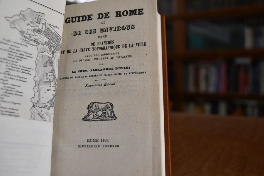 Guide de Rome et de ses environs orne de planches et de la carte topographique de la ville.