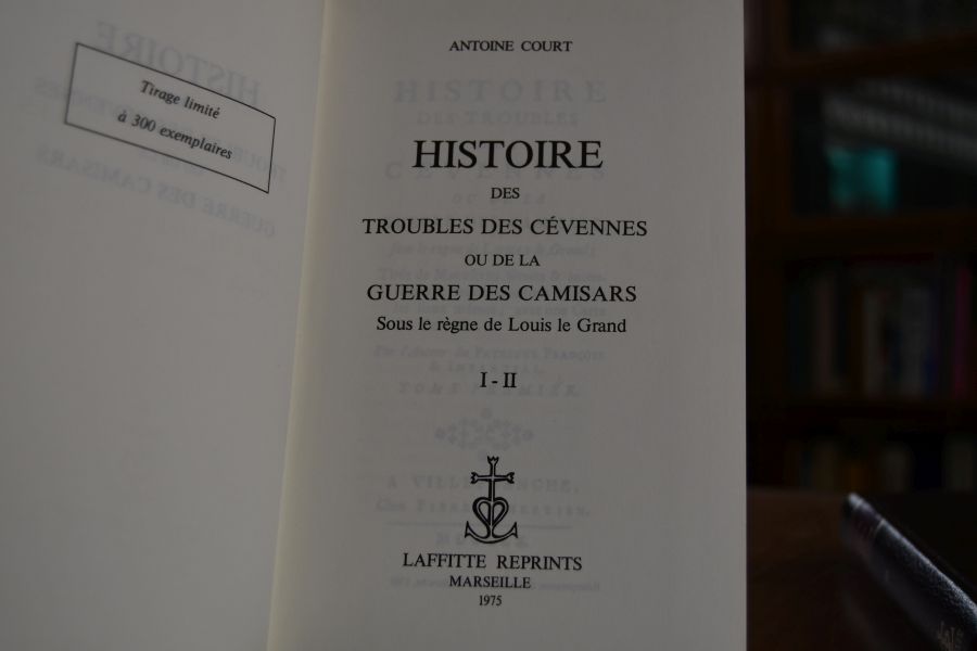 Histoire des Troubles des Cevennes ou De la Guerre des Camisars Sous le regne de Louis le Grand. I-III in 2 Bänden.