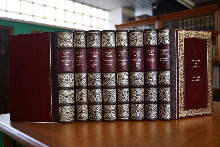 Oeuvres completes. Vorhanden Memoires de Guerre I-VI, und Memoires d`Espoir I+II. Insgesamt 8 Bde.