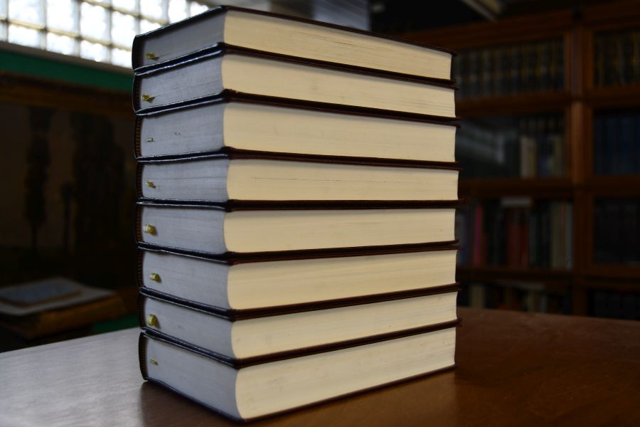 Oeuvres completes. Vorhanden Memoires de Guerre I-VI, und Memoires d`Espoir I+II. Insgesamt 8 Bde.