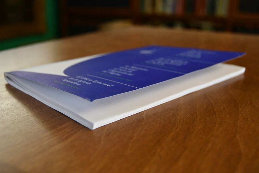 The Episcopal Ministry within the Apostolicity of thr Church. A Lutheran Statement 2002. Das bischöfliche Amt im Rahmen der Apostolizität der Kirche. Eine lutherische Erklärung 2002. Le Ministre episcopal au sein de l`Apostolicite de l`Eglise. Un Declaration Lutherienne 2002. El Officio Episcopal en la Iglesia Apostolica. Manisfesto Lutherano 2002.