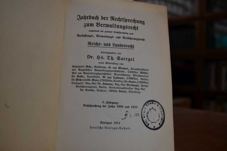 Jahrbuch der Rechtsprechung zum Verwaltungsrecht, enthaltend die gesamte Rechtsprechung zum Verfassungs-, Verwaltungs- und Versicherungsrecht. Reichs- und Landesrecht. 3. Jahrgang Rechtsprechung der Jahre 1909 und 1910.