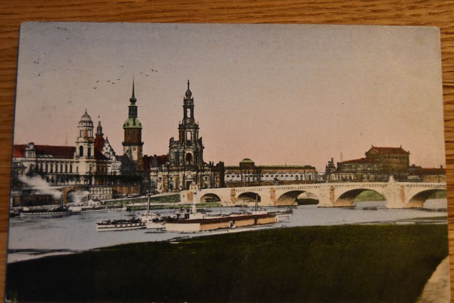 Die neue Augustusbrücke, Ständehaus, Kgl. Schloss, Kathl. Kirche, Zwinger und Opernhaus Dresden.
