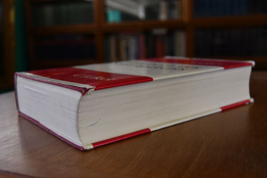 Handbuch des Stiftungsrechts.
