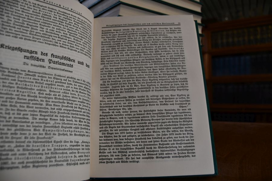 Der Völkerkrieg. Eine Chronik der Ereignisse seit dem 1. Juli 1914. Bde. 1-15 (von 28).