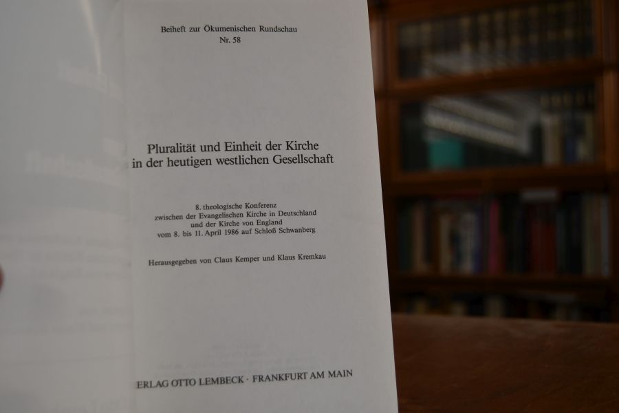Pluralität und Einheit der Kirche in der heutigen westlichen Gesellschaft.