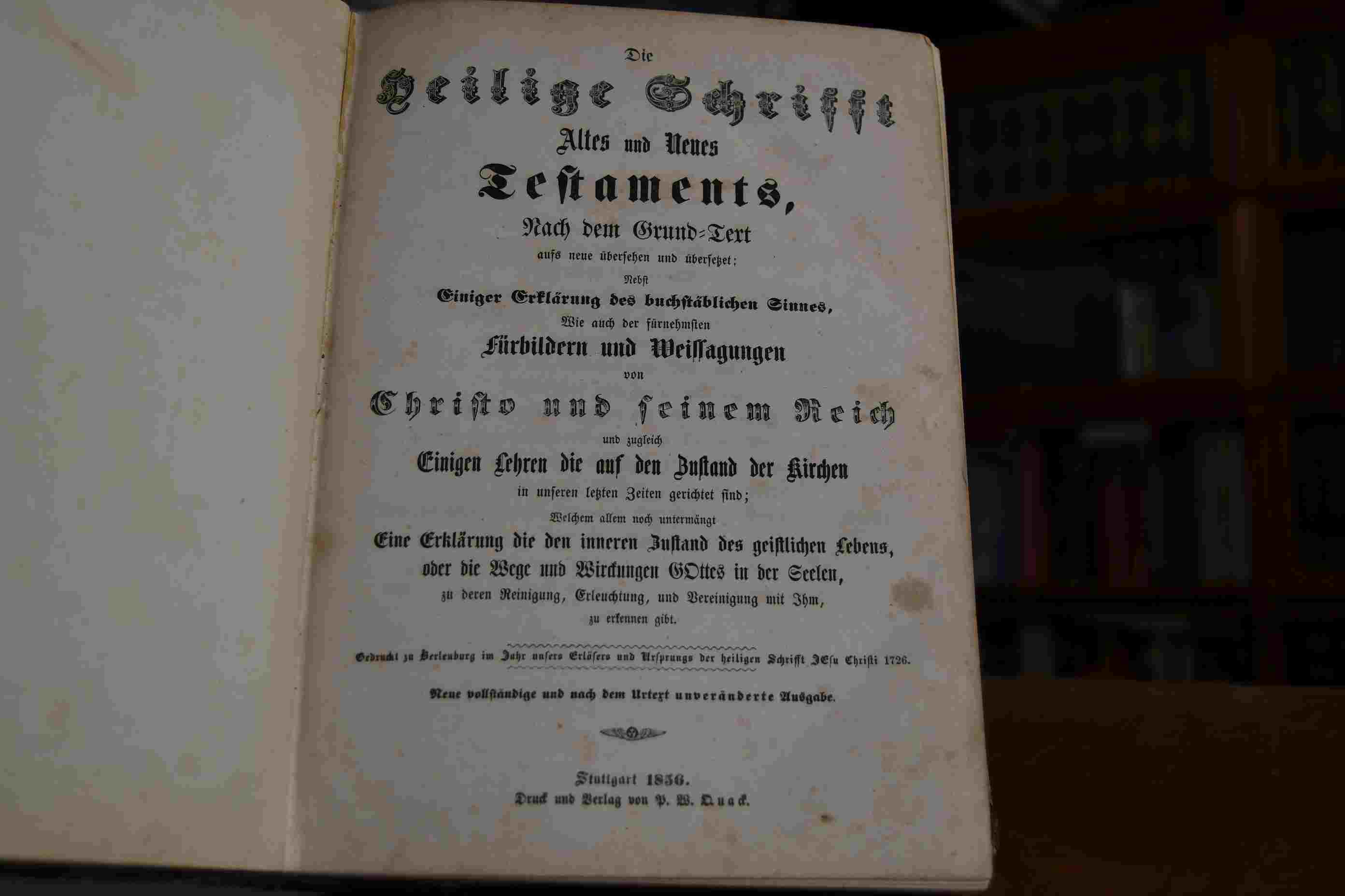 Die Heilige Schrifft Altes und Neues Testaments, Nach dem Grundtext auf neue übersehen und übersetzet; nebst einiger Erklärung des buchstäblichen Sinnes wie auch der fürnehmsten Fürbildern und Weissagungen von Christo und seinem Reich und zugleich Einigen Lehren die aaaauf den Zustand der Kirchen in unseren letzten Zeiten gerichtet sind; Welchem allem noch untermängt Eine Erklärung die den inneren Zustand des geistlichen Lebens, oder die Wege und Wirckungen Gottes in der Seelen, zu deren Reinigung, Erleuchtung, und Vereinigung mit Ihm, zu erkennnen gibt. Enthält nur die 5 Bücher Mose.