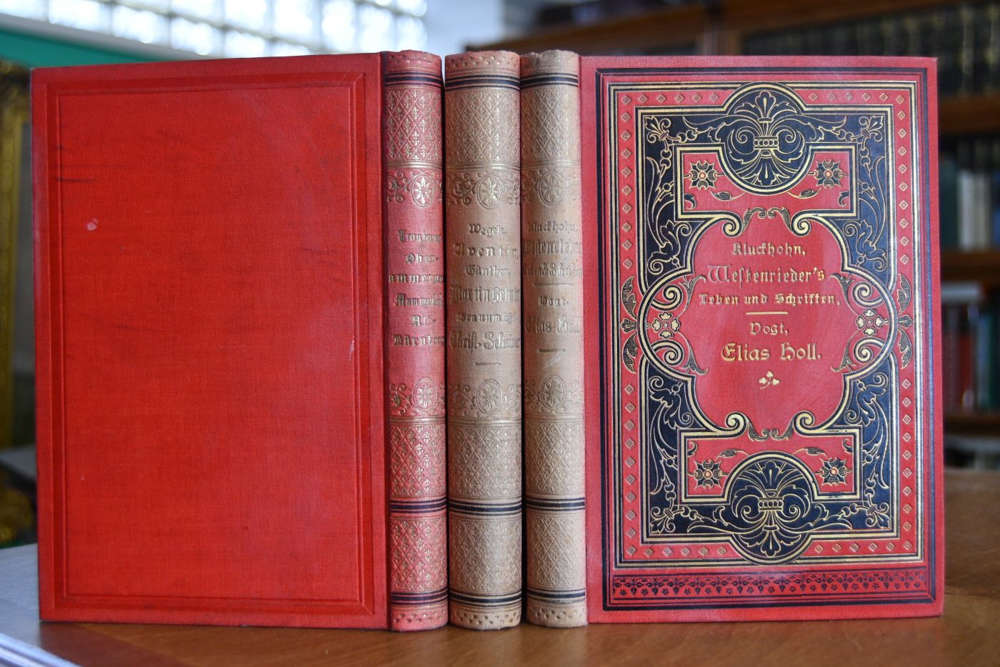 3 Sammelbände Bayerische Bibliothek. Begründet und herausgegeben von Karl von Reinhardstoettner & Karl Trautmann.Bde. 7, 10, 12, 13,15, 24 Enthält August Kluckhorn Über Lorenz Westenrieders Leben und Schriften; Wilhelm Vogt Elias Holl. Der Reichsstadt Augsburg bestellter Baumeister; Franz X. Wegele Aventin; Siegmund Günther Martin Behaim; Anton von Braunmühl Christoph Schreiner als Mathematiker, Physiker und Astronom; Karl Trautmann Oberammergau und sein Passionsspiel; Ernst Mummenhoff Altnürnberg, Schilderungen aus der älteren reichsstädtischen Zeit bis zum Jahre 1350.