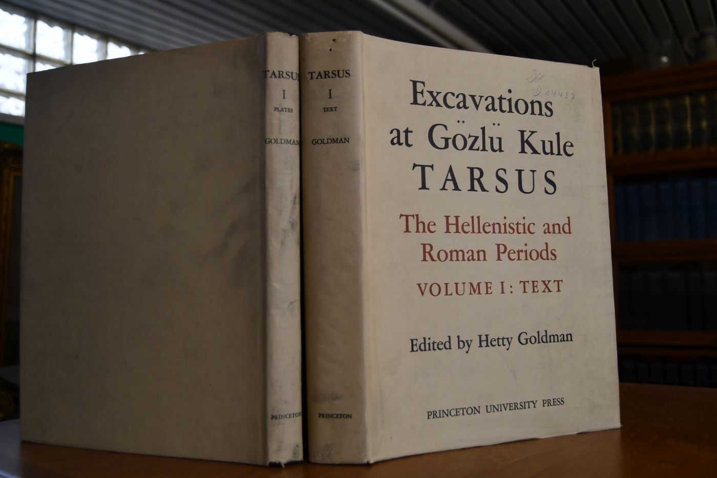 Excavations at Gözlü Kule, Tarsus. The Hellenistic and Roman Periods. Volume I (Text) + Volume I (Plates).