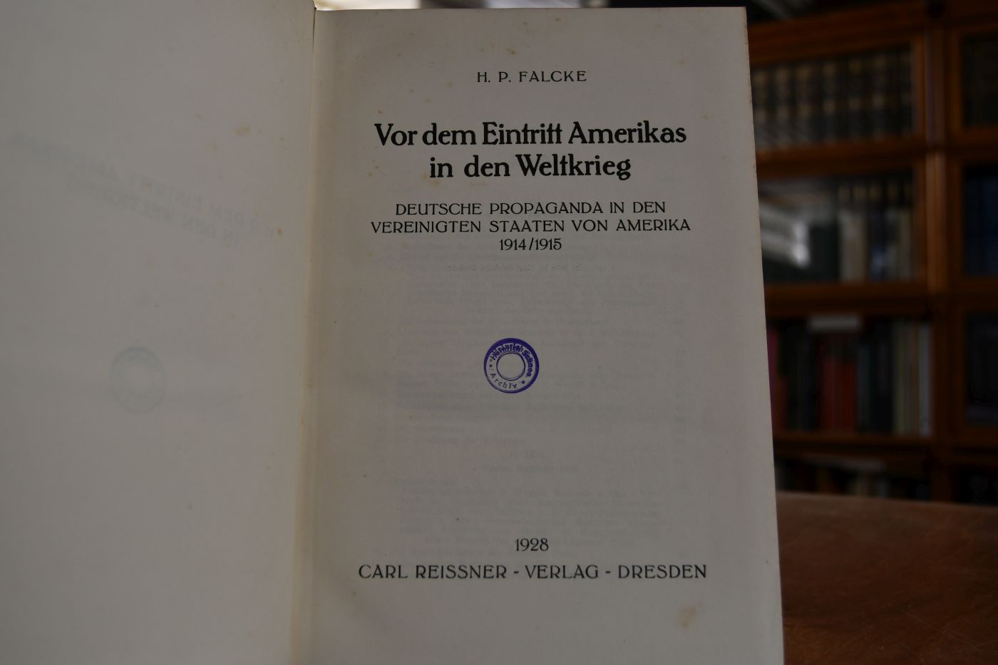 Vor dem Eintritt Amerikas in den Weltkrieg.