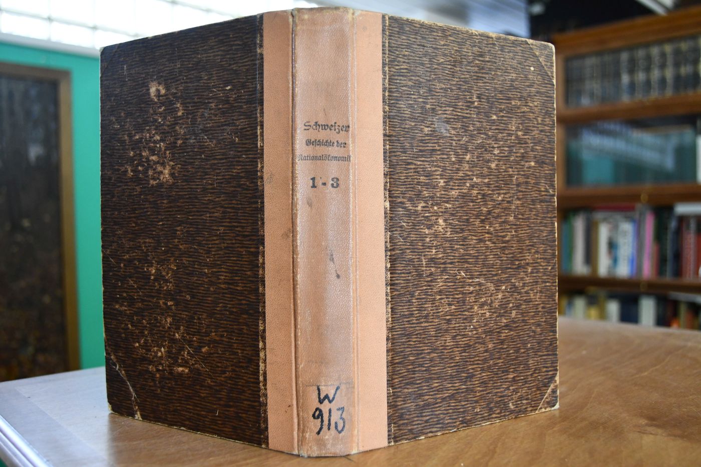 Geschichte der Nationalökonomik in vier Monographien über Colbert, Turgot, Smith, Marx nebst einer philosoph. Systematik der Nationalökonomie. Bde. I-III (von 4) in einem Band.